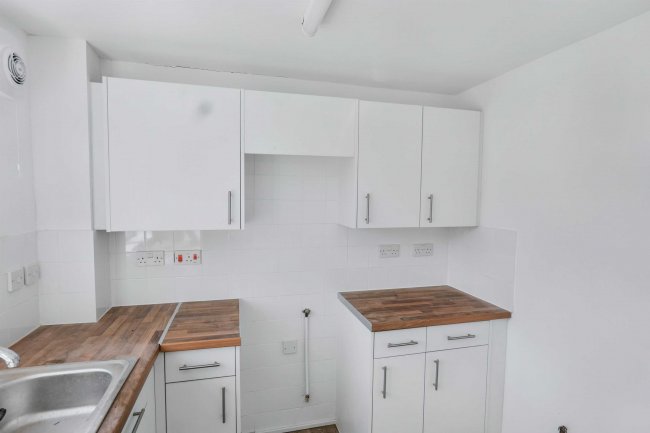 61 Glyndebourne Close, Salisbury, SP2 9HA 1