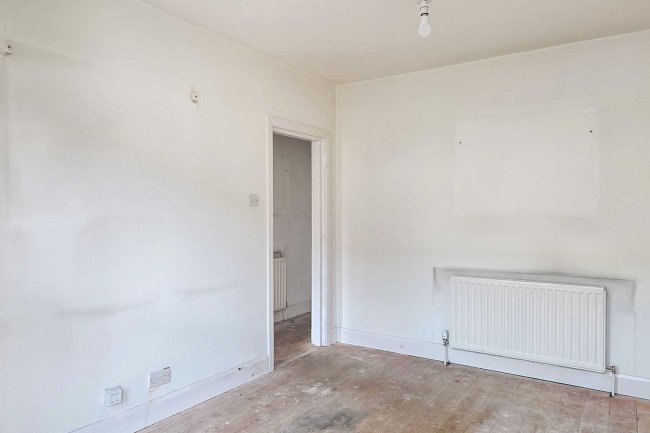 40 Oaklands Road, Hanwell, London W7 2DR 4