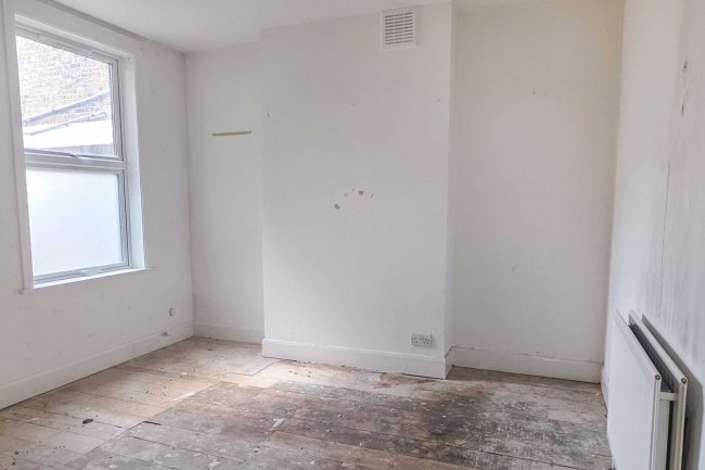 40 Oaklands Road, Hanwell, London W7 2DR 4