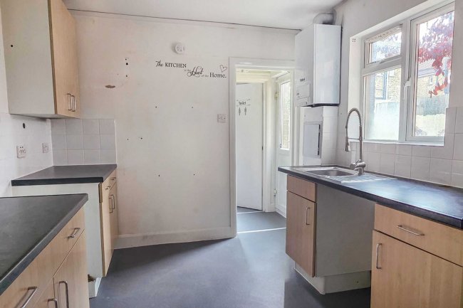 40 Oaklands Road, Hanwell, London W7 2DR 4