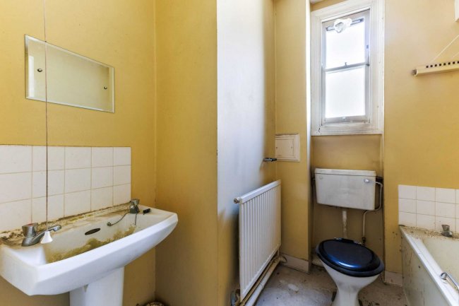 Flat 23 Russell Chambers, Bury Place, Bloomsbury, London WC1A 2JU 3