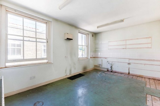 Flat 23 Russell Chambers, Bury Place, Bloomsbury, London WC1A 2JU 3