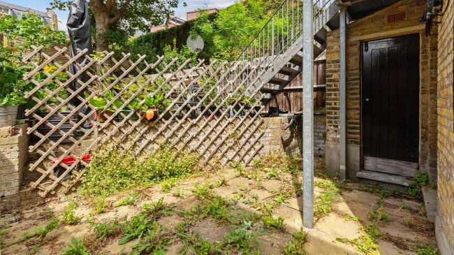 Flat A, 24 Atherfold Road, Clapham, London, SW9 9LW 10