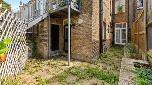 Flat A, 24 Atherfold Road, Clapham, London, SW9 9LW 10