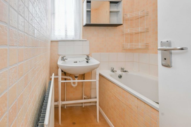44 Downfield Road, Cheshunt, EN8 8SZ 7