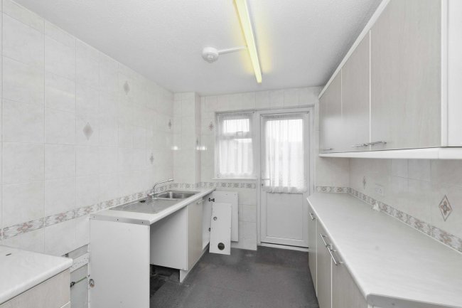 44 Downfield Road, Cheshunt, EN8 8SZ 7
