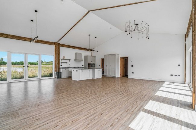 Stonebridge Barn, Church Road, Earsham, Bungay, NR35 2TL 3