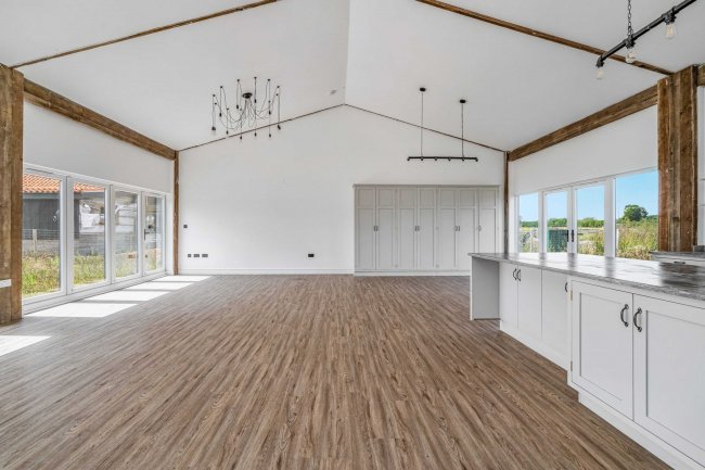 Stonebridge Barn, Church Road, Earsham, Bungay, NR35 2TL 3