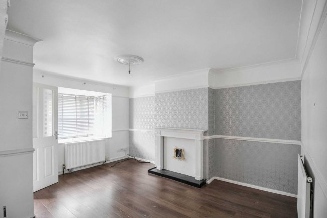 13 Oakley Close, Beckton, London E6 5RT 5