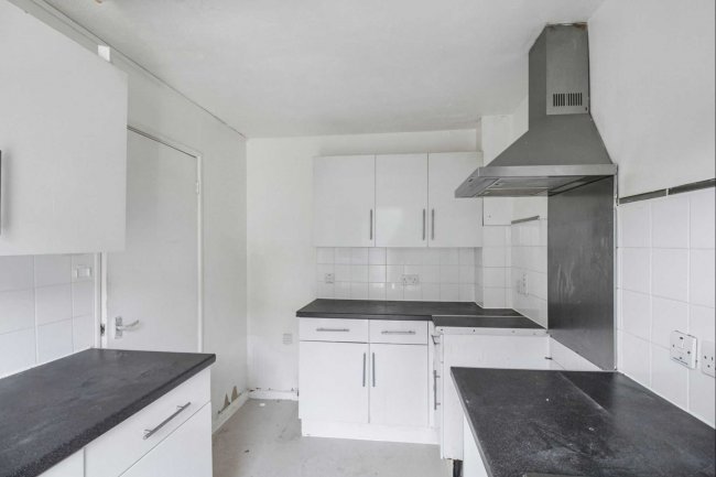 13 Oakley Close, Beckton, London E6 5RT 5