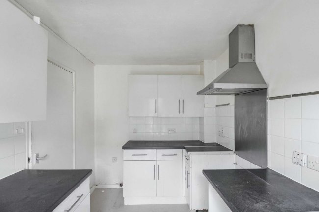 13 Oakley Close, Beckton, London E6 5RT 5