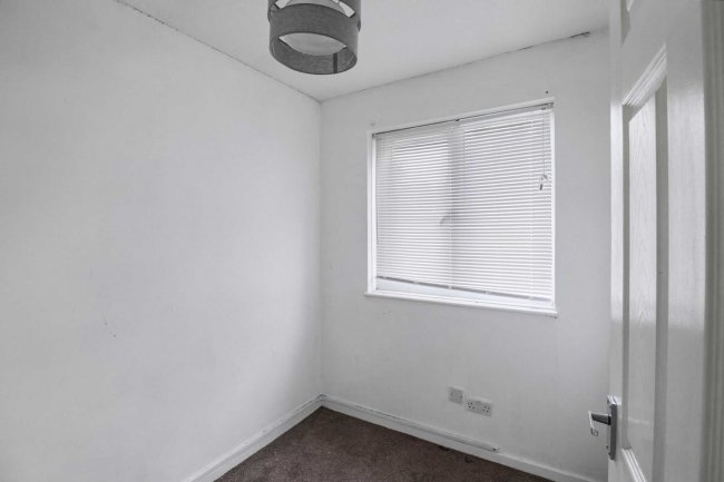 13 Oakley Close, Beckton, London E6 5RT 5