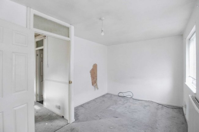 13 Oakley Close, Beckton, London E6 5RT 5