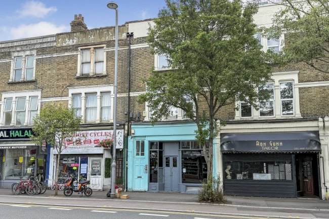 400 Lea Bridge Road, London E10 7DY 1