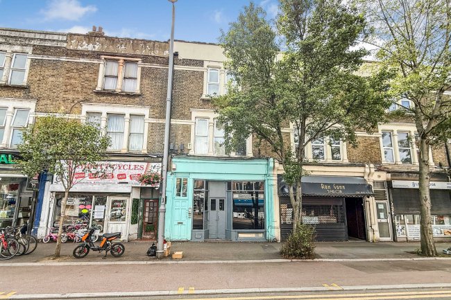 400 Lea Bridge Road, London E10 7DY 1