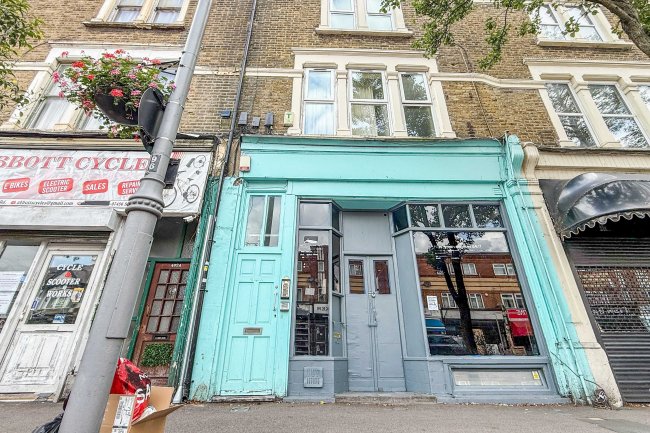 400 Lea Bridge Road, London E10 7DY 1
