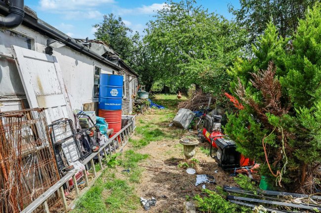 330 Watford Way, Hendon, London NW4 4UY 1