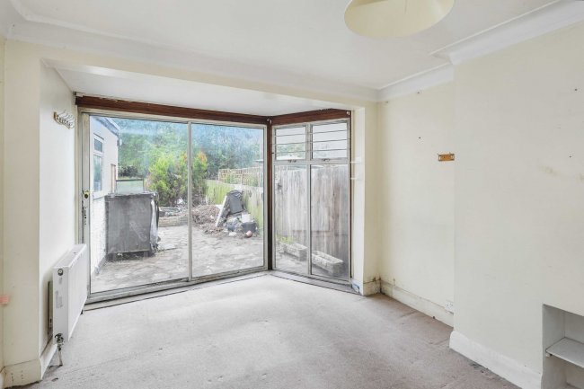 330 Watford Way, Hendon, London NW4 4UY 1