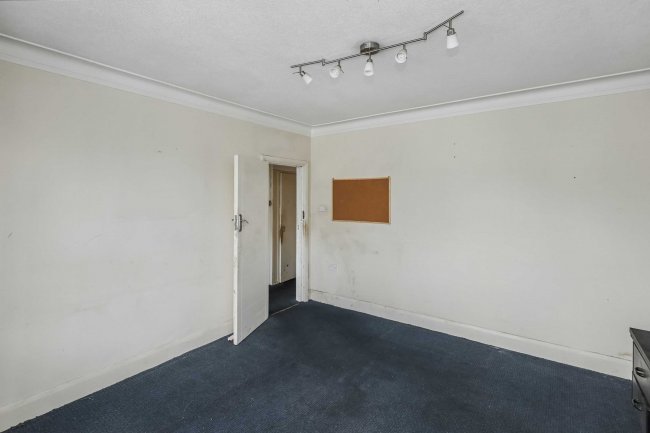 330 Watford Way, Hendon, London NW4 4UY 1