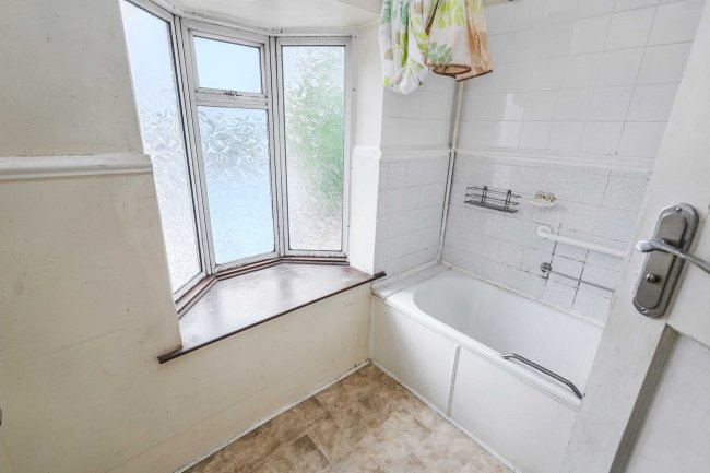 330 Watford Way, Hendon, London NW4 4UY 1