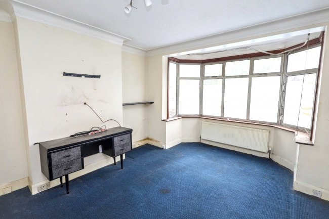 330 Watford Way, Hendon, London NW4 4UY 1