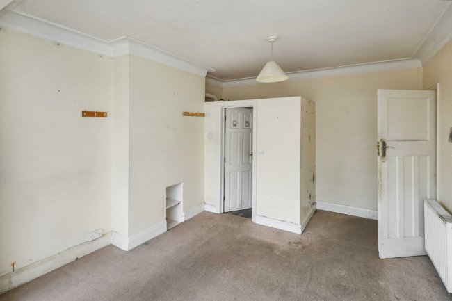 330 Watford Way, Hendon, London NW4 4UY 1