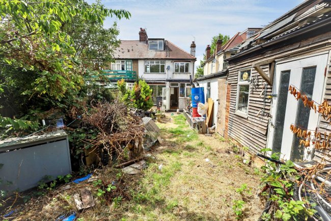 330 Watford Way, Hendon, London NW4 4UY 1