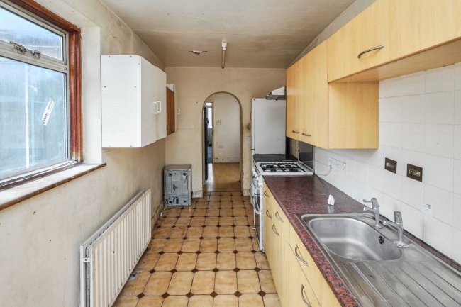 330 Watford Way, Hendon, London NW4 4UY 1