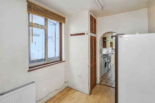 330 Watford Way, Hendon, London NW4 4UY 1