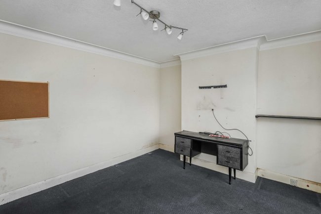 330 Watford Way, Hendon, London NW4 4UY 1