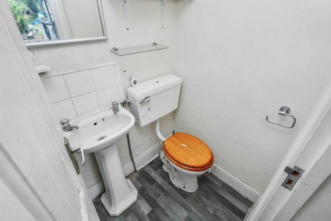 330 Watford Way, Hendon, London NW4 4UY 1