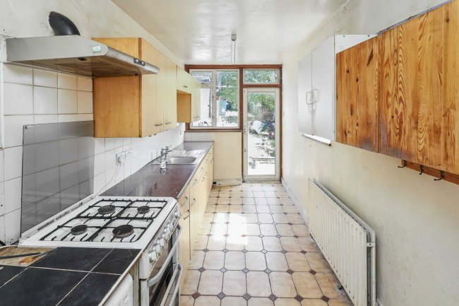 330 Watford Way, Hendon, London NW4 4UY 1