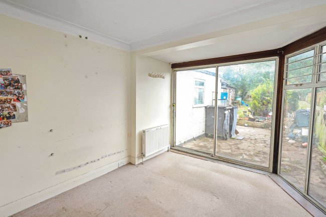 330 Watford Way, Hendon, London NW4 4UY 1