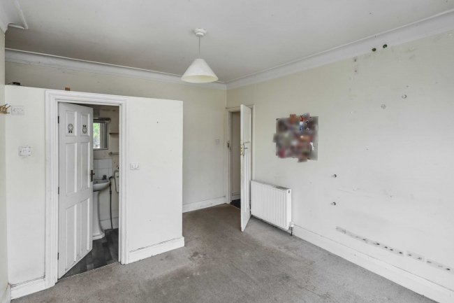 330 Watford Way, Hendon, London NW4 4UY 1