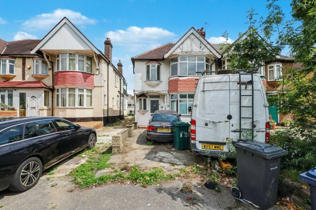 330 Watford Way, Hendon, London NW4 4UY 1