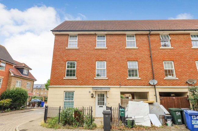 126 Caspian Way, Purfleet, Essex, RM19 1LF 7