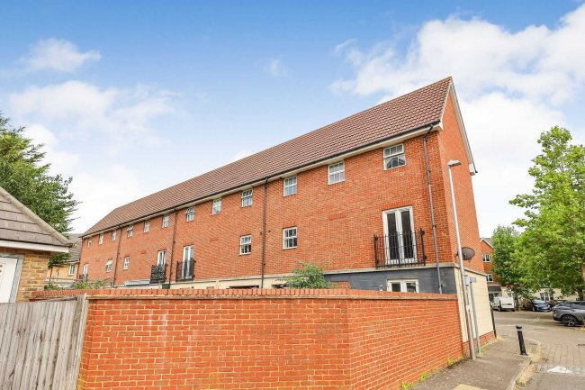 126 Caspian Way, Purfleet, Essex, RM19 1LF 7