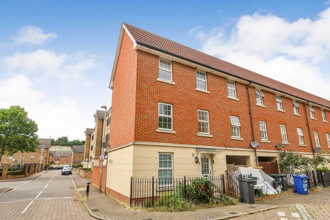 126 Caspian Way, Purfleet, Essex, RM19 1LF 7