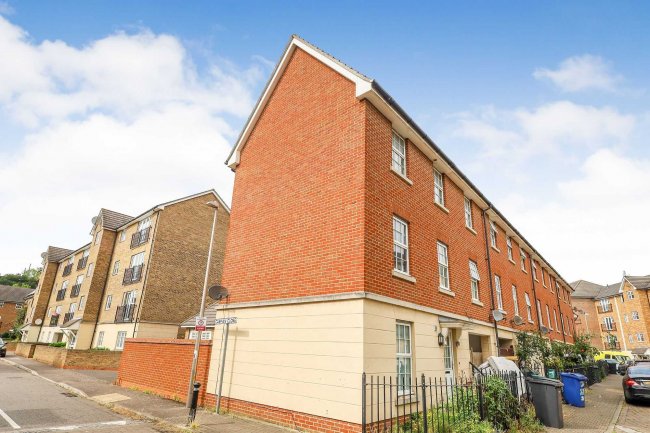 126 Caspian Way, Purfleet, Essex, RM19 1LF 7