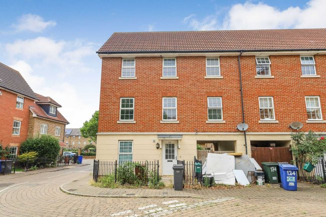 126 Caspian Way, Purfleet, Essex, RM19 1LF 7