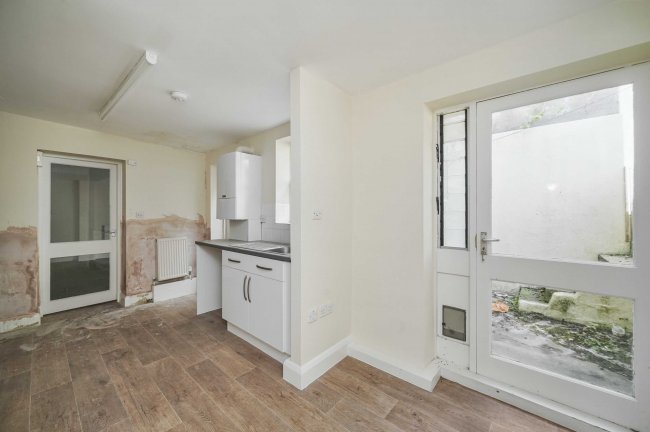 Basement Flat, 88 Lansdowne Place, Hove, BN3 1FH 9