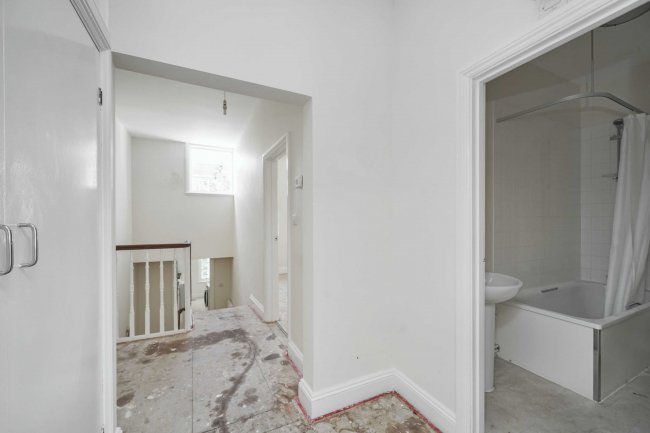 Flat 3, 51 York Road, Hove, East Sussex, BN3 1DJ 10