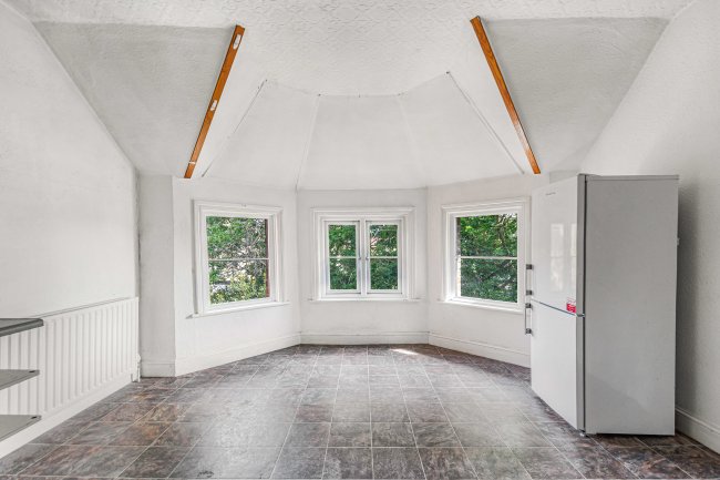 Flat 7, 5 Parklands, Surbiton, Surrey, KT5 8EA 3