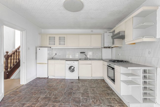 Flat 7, 5 Parklands, Surbiton, Surrey, KT5 8EA 3