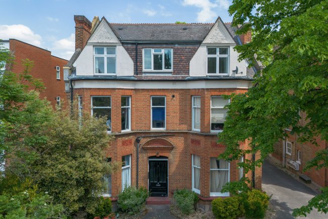 Flat 7, 5 Parklands, Surbiton, Surrey, KT5 8EA 3