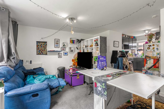 63 Brantwood Gardens, West Byfleet, Surrey, KT14 6BS 2