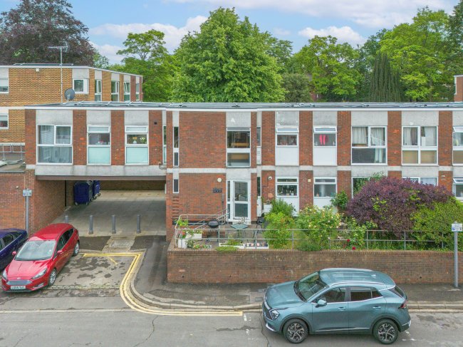 63 Brantwood Gardens, West Byfleet, Surrey, KT14 6BS 2