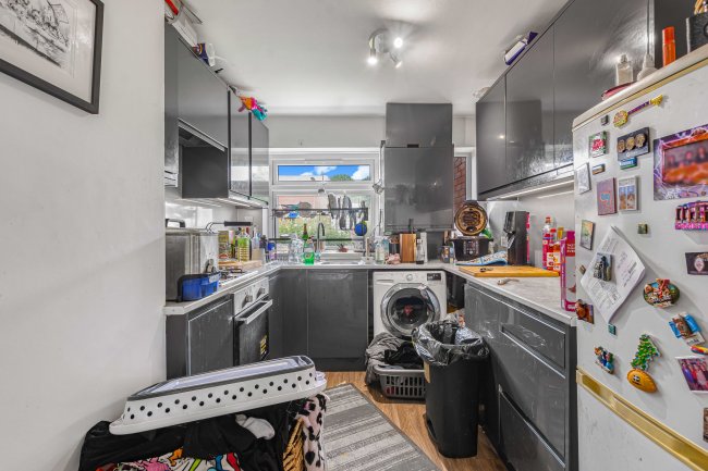 63 Brantwood Gardens, West Byfleet, Surrey, KT14 6BS 2