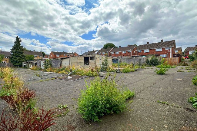 Land at Bretch Hill, Banbury, Oxfordshire, OX16 0LU 12