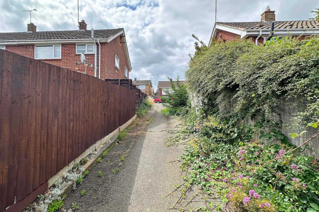 Land at Bretch Hill, Banbury, Oxfordshire, OX16 0LU 12